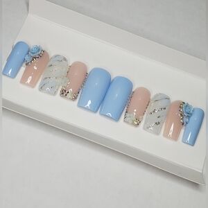 Light Blue Floral Bling Nail Set